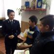 Poliţiştii le-au oferit peste 200 de cărţi copiilor din Dolhasca, cu ocazia zilelor poliţiei