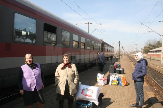 Călătorii au aşteptat ore întregi în trenuri sau pe peroanele gărilor reluarea traficului