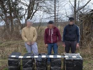 Trei tineri cercetaţi pentru contrabandă în formă agravantă, reținuți pentru 24 de ore