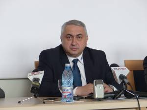 Prof. univ. dr. ing. Valentin Popa, rectorul Universităţii „Ştefan cel Mare” Suceava