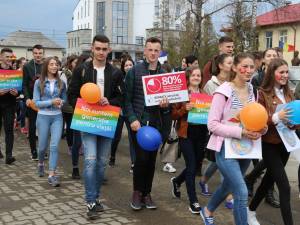 „Marşul pentru viaţă” de la Vicovu de Sus a adunat sute de participanţi