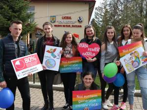 „Marşul pentru viaţă” de la Vicovu de Sus a adunat sute de participanţi