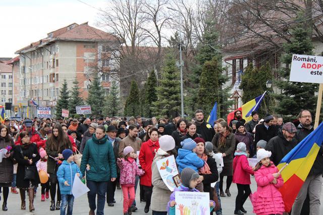 Peste 1.000 de suceveni au participat la „Marşul pentru viaţă” din municipiul Suceava