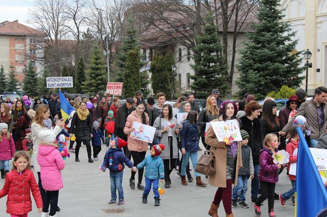 Peste 1.000 de suceveni au participat la „Marşul pentru viaţă” din municipiul Suceava