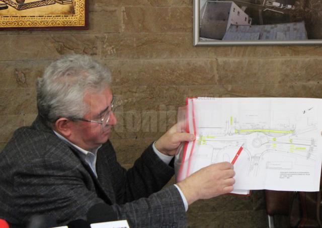 Primarul Sucevei a prezentat noile măsuri de fluidizare a traficului de pe Calea Unirii, din zona sensului giratoriu de la Dedeman