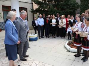 Câţiva copii de la Casa de tip familial „Sf. Nicolae” din Suceava s-au întâlnit cu Prinţul Charles al Marii Britanii