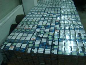 Bărbatul avea în maşina pe care o conducea erau aproape 5.000 de pachete de ţigări de contrabandă