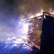 Flăcările au făcut prăpăd într-o gospodărie din Poiana Negrii