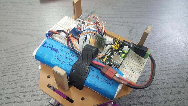 Un echipaj de studenţi a construit de la zero o maşinuţă electrică cu care vrea să se impună la un concurs internaţional