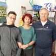 George, alături de prof. de lb. română, Elena Luca, și directorul școlii, Constantin Grosu