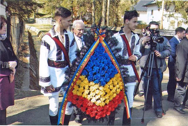 Românii ucişi în masacrul de la Fântâna Albă, comemoraţi la Mănăstirea Putna