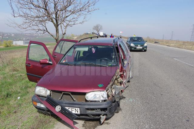 Mașina condusă de bărbatul care a intrat în depăşire și care a provocat accidentul