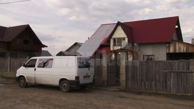 Casa și mașina lui Cătălin Mandache au fost vandalizate de frații Bozomală