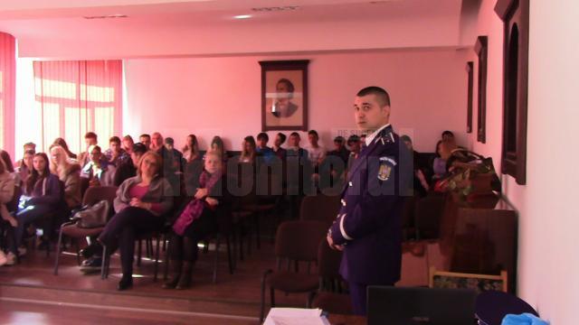 Activităţi de informare cu 170 de elevi şi cadre didactice din Suceava, pe tema traficului ilicit de bunuri culturale de patrimoniu