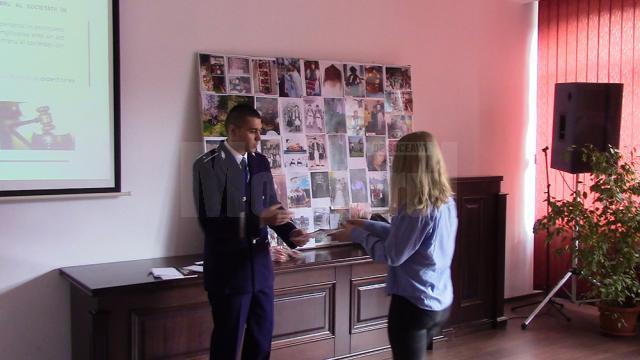 Activităţi de informare cu 170 de elevi şi cadre didactice din Suceava, pe tema traficului ilicit de bunuri culturale de patrimoniu