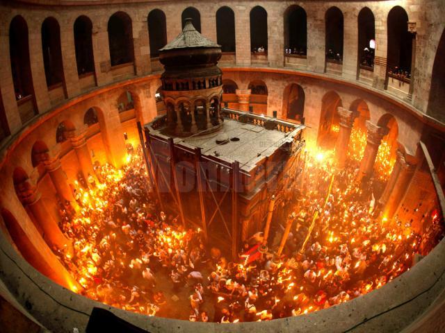 Lumina Sfântă de la Ierusalim ajunge și anul acesta la credincioşii ortodocși din Suceava