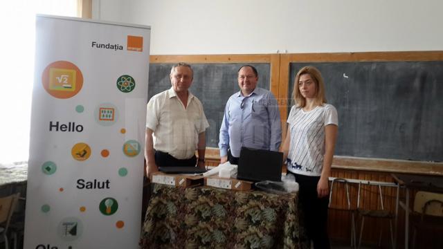 Calculatoare şi cursuri de informatică în valoare de 7.000 de euro, pentru elevii şcolii din Bosanci