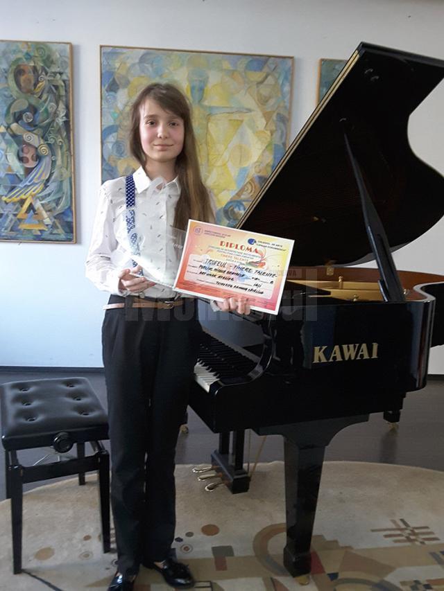 Trofeul celei de-a IV-a ediții a competiției a ajuns la Iași, la eleva Nicole Beatrice Popliuc