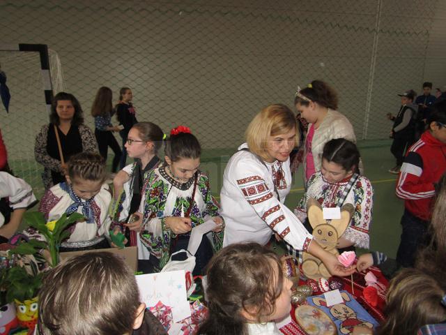 „Târgul de Florii”, de la Școala Gimnazială „Miron Costin” Suceava, a trecut cu bine ”testul” celei de-a noua ediții