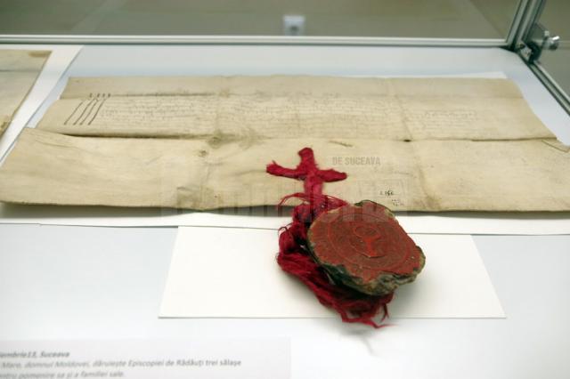 Documente originale din timpul domniei lui Ștefan cel Mare, expuse în Sala Tronului din incinta Muzeului de Istorie