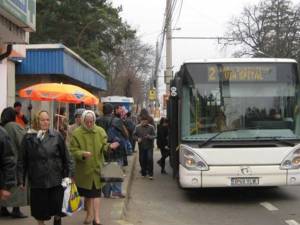 Sâmbătă, 15 aprilie, autobuzele de pe liniile 2 şi 4 vor circula cu program prelungit până la ora 1.00