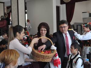 Împărţirea cu oul sfinţit, în comunitatea poloneză din Bucovina
