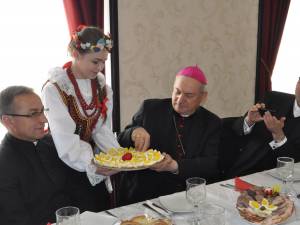 Împărţirea cu oul sfinţit, în comunitatea poloneză din Bucovina