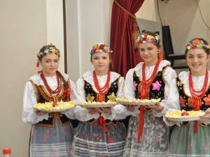Împărţirea cu oul sfinţit, în comunitatea poloneză din Bucovina