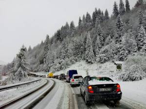 Peisaj hibernal pe DN 17, între Vama şi Câmpulung Moldovenesc