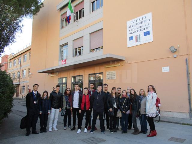 Elevi suceveni implicați într-un proiect de învățare prin cooperare europeană, desfăşurat recent în Italia