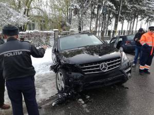 Mercedesul implicat în accident