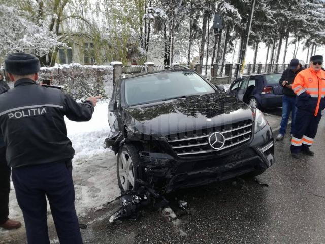 Mercedesul implicat în accident