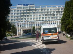 Şoferul a fost transferat la Unitatea de Primire Urgenţe din cadrul Spitalului Judeţean „Sf. Ioan cel Nou” Suceava