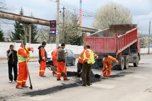 De azi încep lucrările de asfaltare