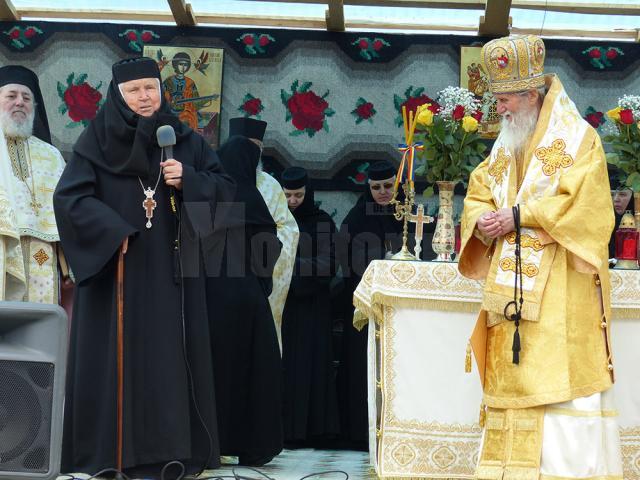 Stareţa Mănăstirii Voroneț, maica Irina Pântescu, și ÎPS Pimen, Arhiepiscopul Sucevei și Rădăuţilor