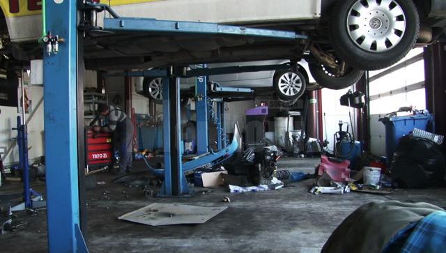 Munca de reparaţii se desfăşura normal în atelierul firmei Auto MG Motors, care nu este autorizată pentru astfel de lucrări