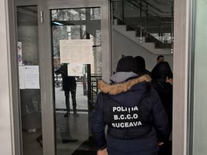 Ofiţerii de la BCCO Suceava au făcut percheziţii atât la domiciliul medicului, cât și la locul de muncă, la Centrul Medical Suceava