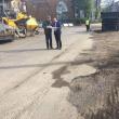 Parcarea publică din faţa hotelului Bucovina a fost asfaltată ieri, în cadrul programului de reparaţii stradale