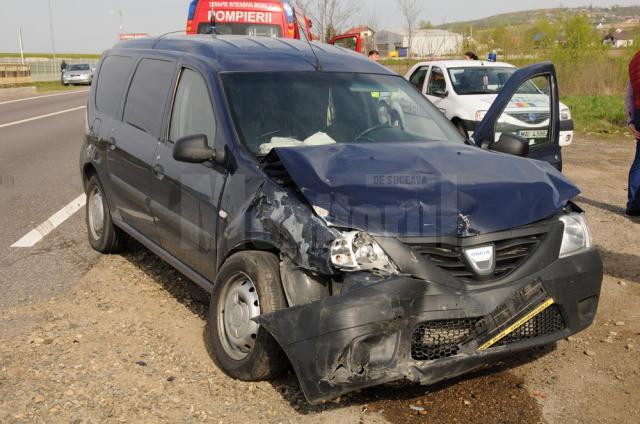 Dacia Logan MCV a intrat în coliziune cu Loganul care pornise manevra de întoarcere