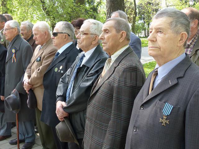 La sărbătorirea zilei veteranilor au participat mai mulţi reprezentanţi ai veteranilor de război din Suceava