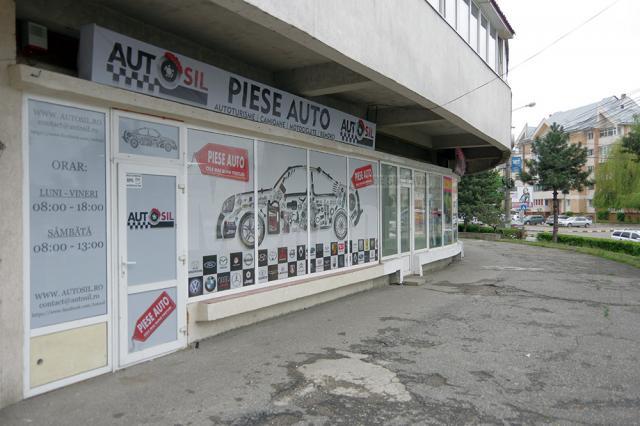 Noul magazin de piese auto este deschis vizavi de LIDL-ul de la intrare în Obcini