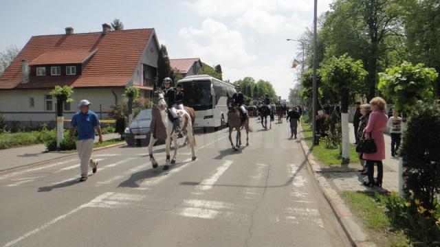 Paradă ecvestră în centrul istoric al municipiului Rădăuţi