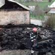 Un puternic incendiu izbucnit în toiul nopţii a distrus anexele școlii din Lupcina
