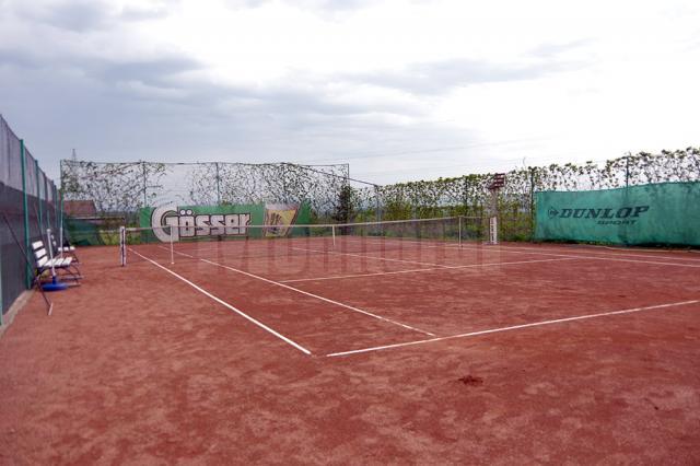 Terenul de tenis de lângă fabrica de lactate