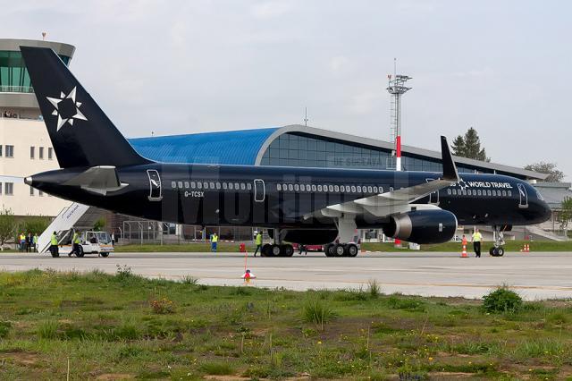 Aeronava care i-a adus la Suceava pe turiştii care au plătit circa 80.000 de dolari pentru un circuit în nouă țări -  Foto Cătălin Cocîrlă