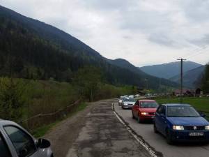 DN 17B, de la Vatra Dornei spre Neamţ, drumul pe care zeci de şoferi exasperaţi de gropi au organizat un protest săptămâna trecută