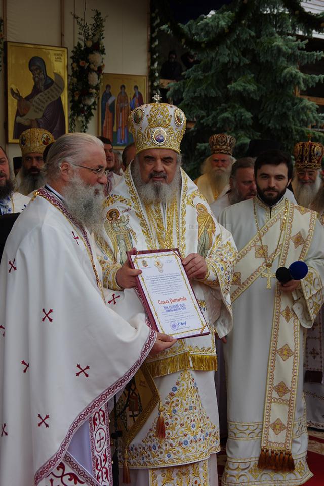 Patriarhul României şi stareţul Mănăstirii Putna