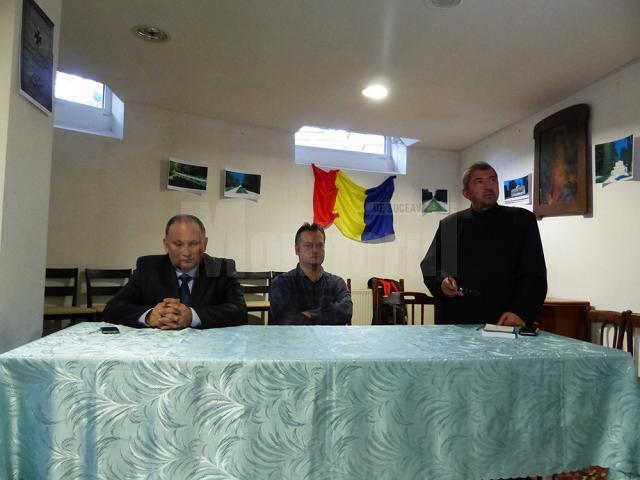 Conferenţiar Florin Pintescu, lector Radu Florian Bruja şi preot Viorel Vârlan