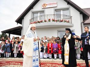 Patriarhul Daniel a sfinţit centrul stomatologic de la Rădăuţi Sursa: basilica.ro