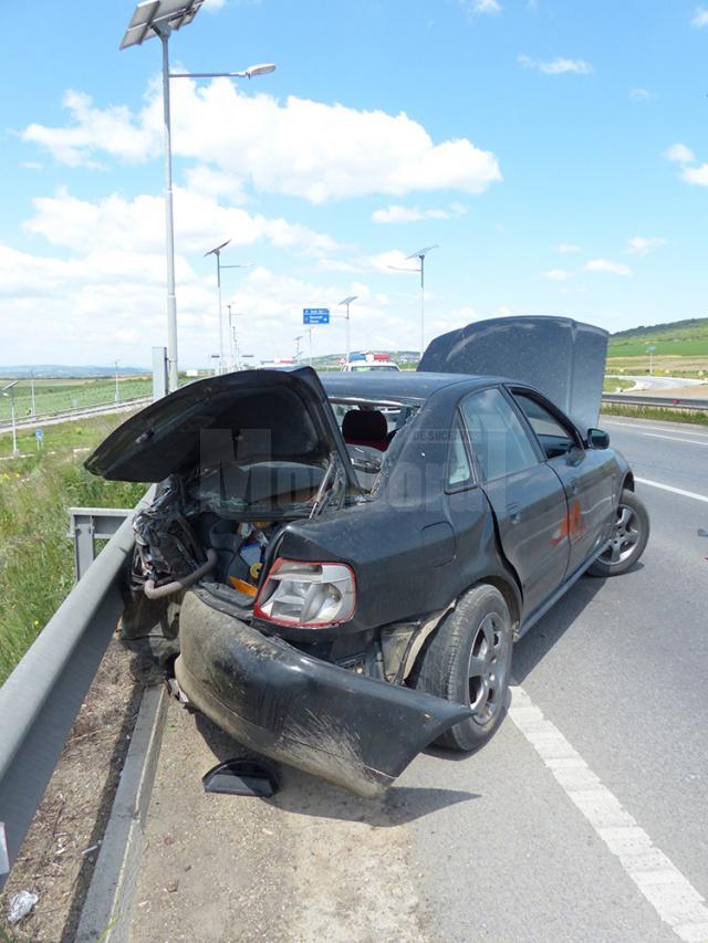 Autoturismul condus de tânăra mama a fost lovit violent în spate și a ajuns în parapet